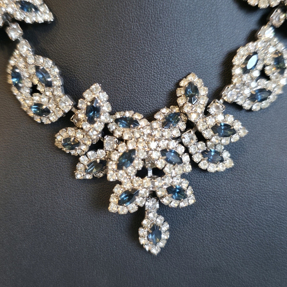 Vintage Kenneth Jay Lane Blue Crystal Flower Collar Necklace - Picture 3 of 11